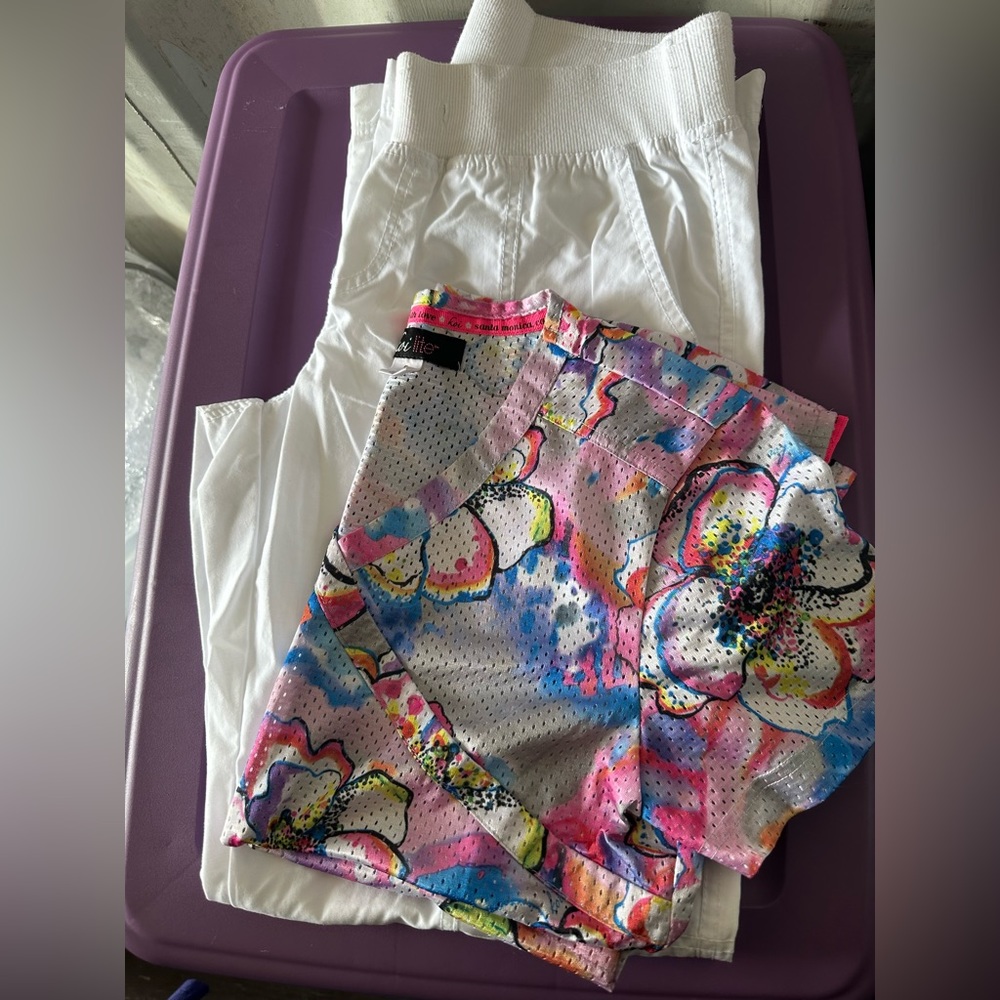 VERY CUTE KOI LITE SCRUB SET😍😍